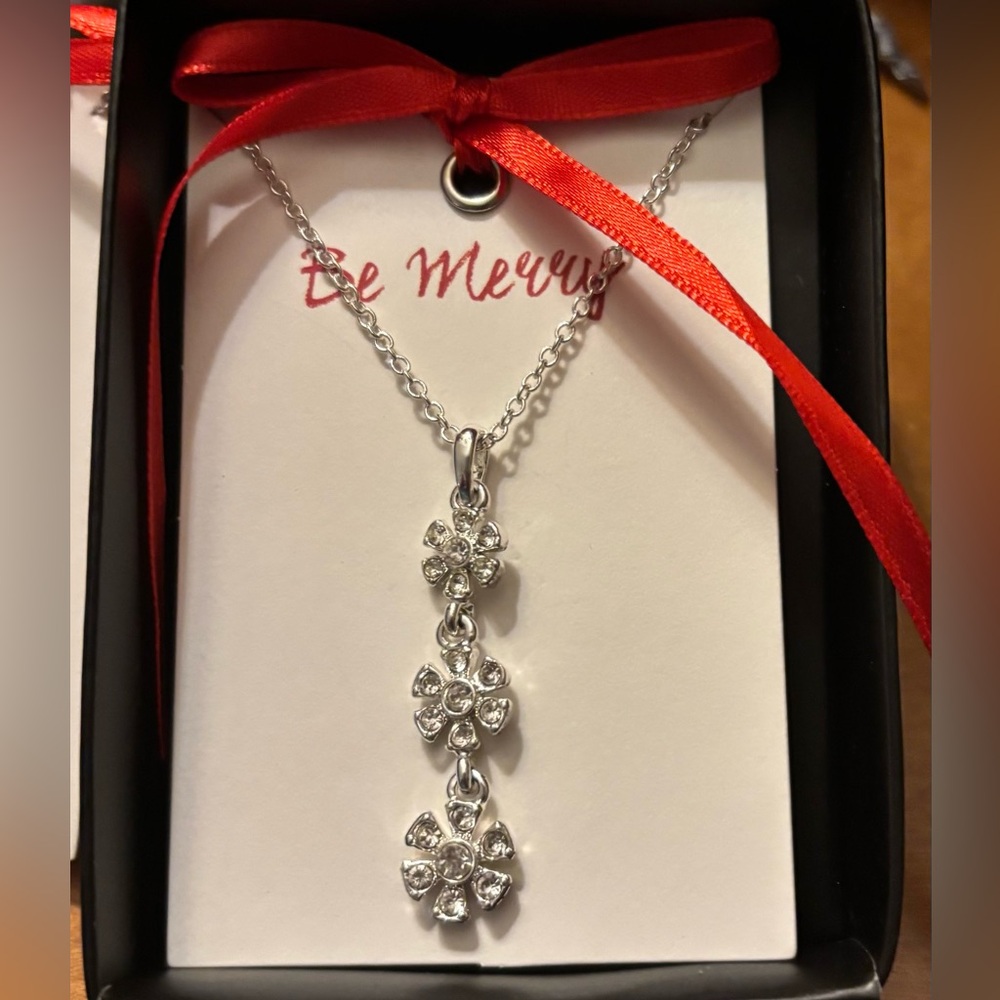 Spring & Christmas earrings; 3 Avon silvertone necklaces. 3 *FREE* hair clips! - Picture 10 of 15